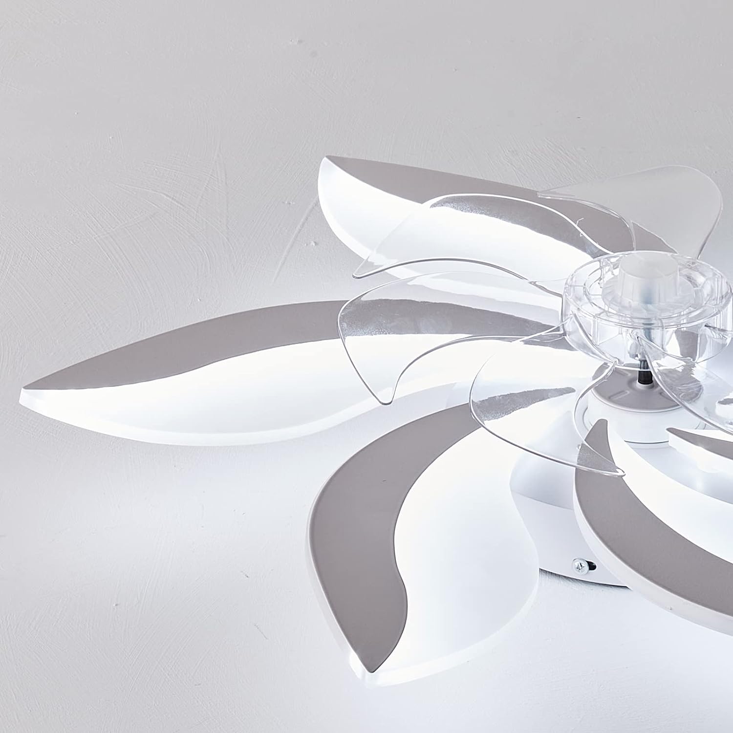 Low Ceiling Light Fan, Low Profile, 6 Wind Speed, 3 Colors (68 cm)