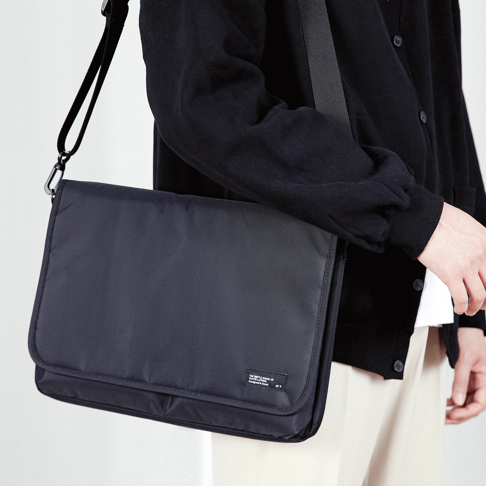 ST'9 L size 15.6/16 inch Black Laptop Sleeve Padded Shoulder Bag Travel Carry Case LATO