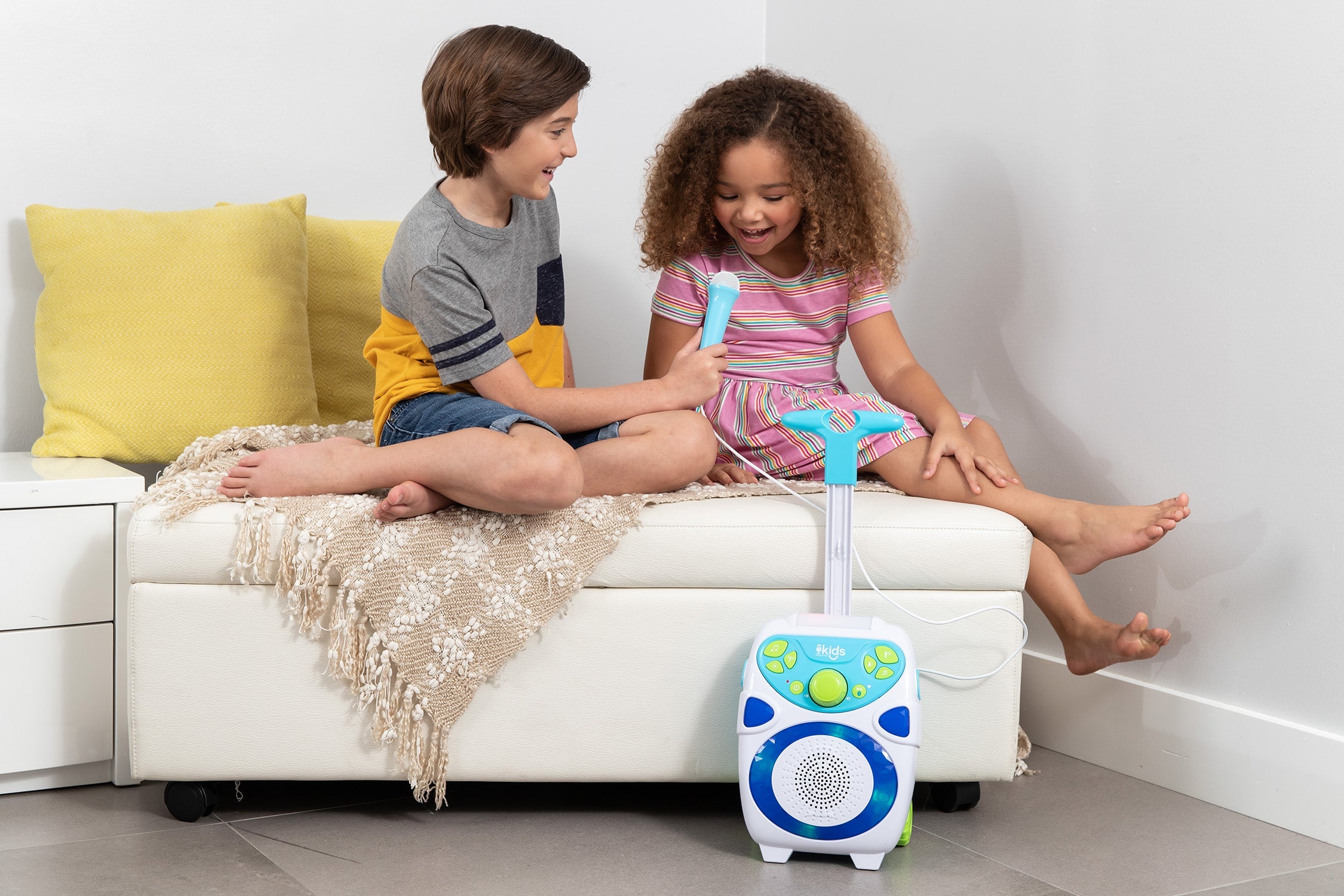 Singing Machine Bluetooth® KIDS Walk & Sing Station