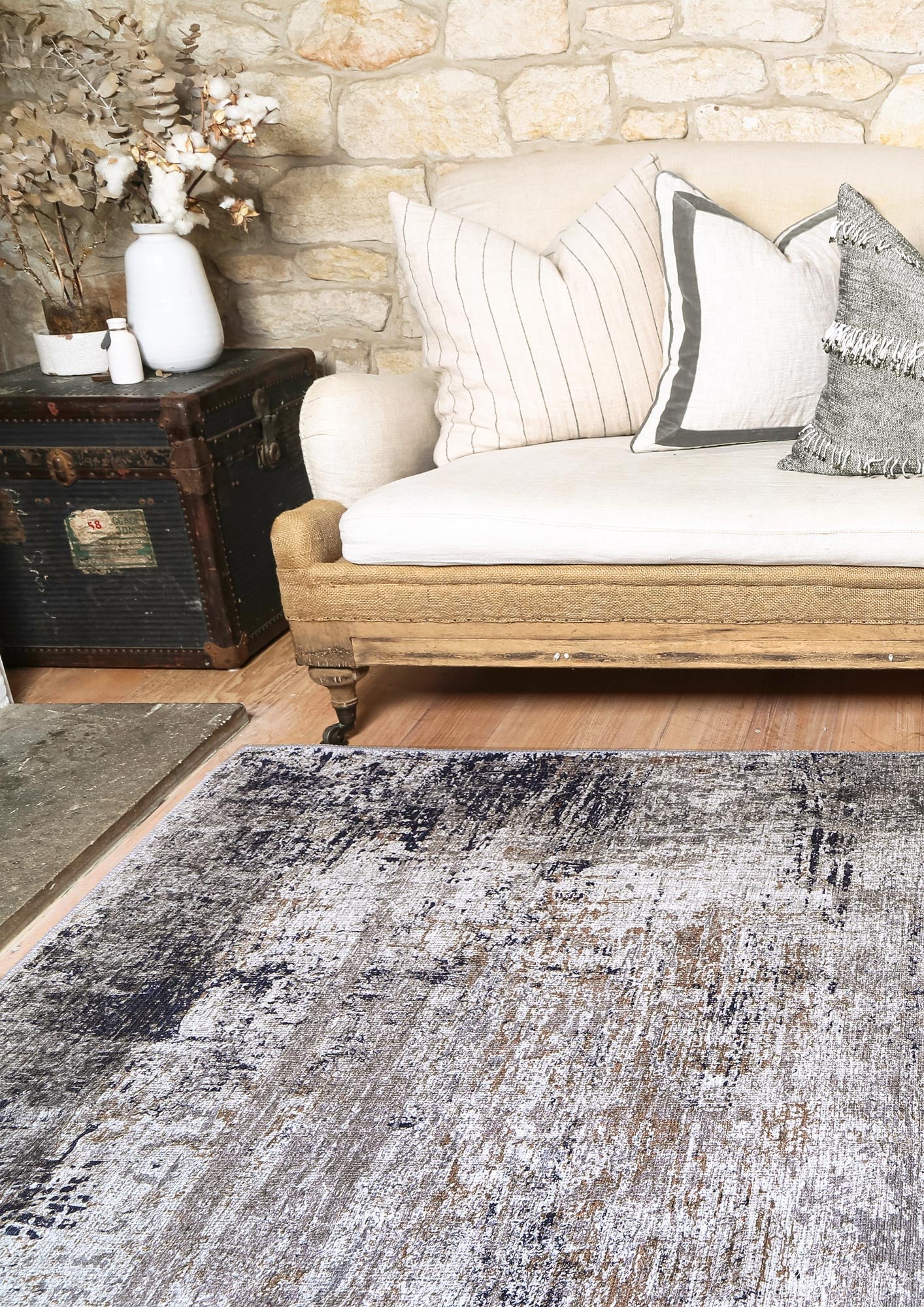 vintage-crown-elizabeth-ash-beige-distressed-vintage-rug