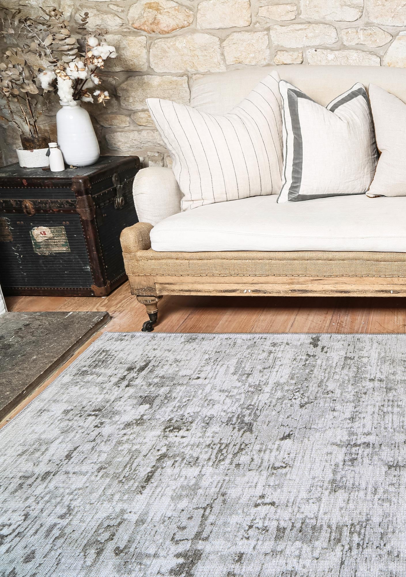 vintage-crown-alfred-ivory-distressed-vintage-rug